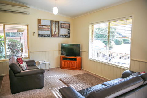 Silver Birches Holiday Village : Unit 8 - Accommodation Fremantle 2