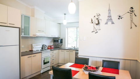 Silver Birches Holiday Village : Unit 8 - Accommodation Fremantle 3