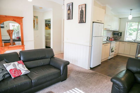Silver Birches Holiday Village : Unit 8 - Accommodation Fremantle 1
