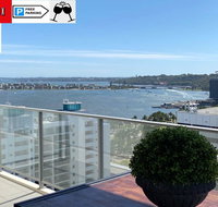 SKY GARDENS SUNSET RIVER VIEW NETFLIX WINE PARKING - Accommodation Fremantle