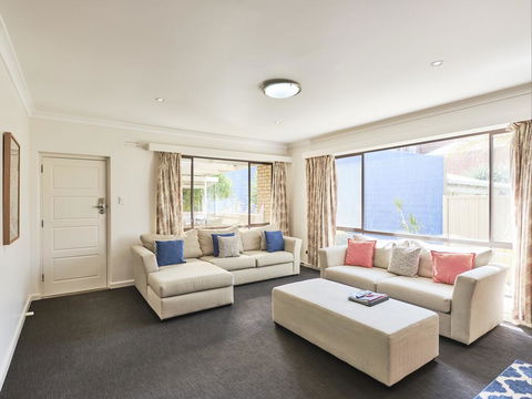Skymirror Villa - Accommodation Fremantle 2