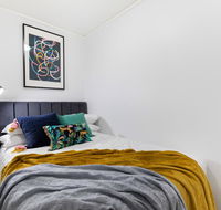 Sleek modern apartment close to everything - Accommodation Fremantle