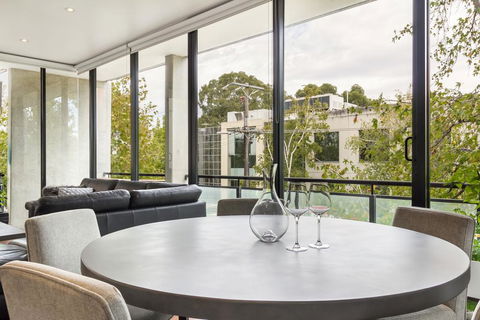 Smart Apartment In Elegant Suburb Close To City - Accommodation Fremantle 3