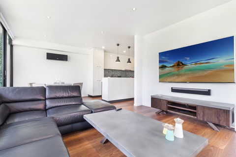 Smart Apartment In Elegant Suburb Close To City - Accommodation Fremantle 0
