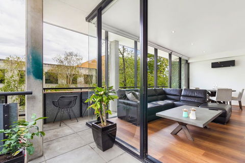 Smart Apartment In Elegant Suburb Close To City - Accommodation Fremantle 2