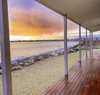 Smart Beach House  Pelican Point - Accommodation Fremantle