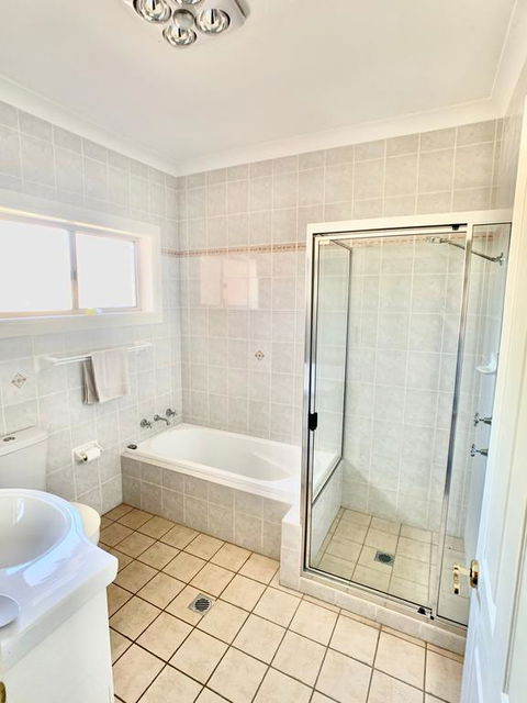 Spacious 2 Bed, 2 Bath Villa - Central Location - Quiet - Accommodation Fremantle 3