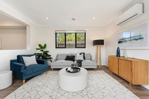 Spacious 4-Bed House With Parking And Backyard - Accommodation Fremantle 2