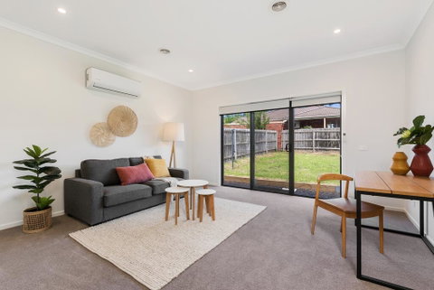 Spacious 4-Bed House With Parking And Backyard - Accommodation Fremantle 3