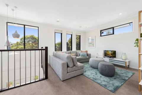 Spacious 4-Bed House With Parking And Backyard - Accommodation Fremantle 0