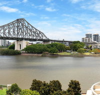 Spacious Executive 3 Bedroom - Brisbane CBD - Views - Pool - WIFI - Free parking - Accommodation Fremantle