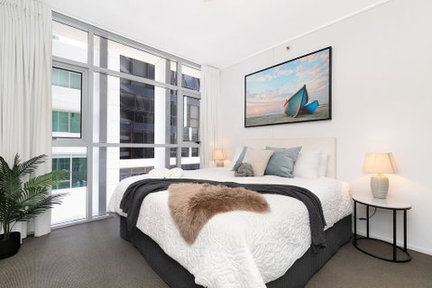 Spacious Executive 3 Bedroom - Brisbane CBD - Views - Pool - WIFI - Free Parking - Accommodation Fremantle 2