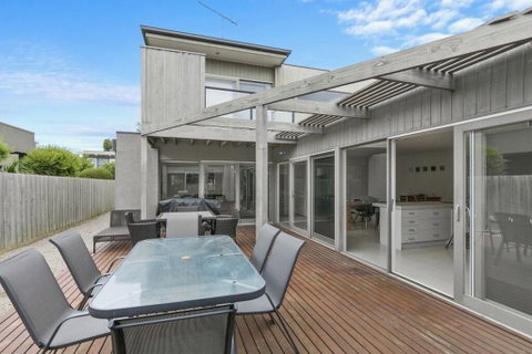 St Georges Sands Oasis 10 - Accommodation Fremantle 1