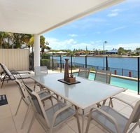 St Lucia 11 - 4 BDRM Canal Home with Pool - Accommodation Fremantle