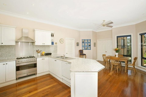 Stately Bowral Designer Home - Accommodation Fremantle 2