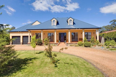 Stately Bowral Designer Home - Accommodation Fremantle 0