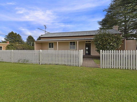 Station Masters Cottage - Classic Quaint & Nostalgia - Accommodation Fremantle 0