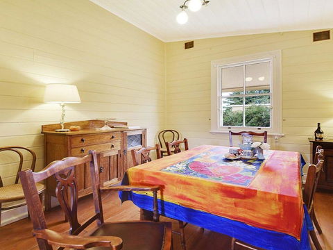 Station Masters Cottage - Classic Quaint & Nostalgia - Accommodation Fremantle 3