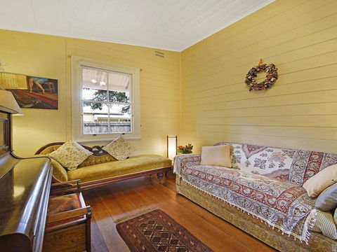 Station Masters Cottage - Classic Quaint & Nostalgia - Accommodation Fremantle 2
