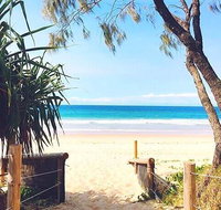 Steps from Mudjimba Beach 3 BR Apt Sunshine Coast with WIFIPoolParking - Accommodation Fremantle