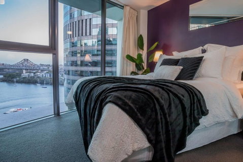Story Bridge/River Views,  Pool, Gym, Netflix, Carpark - Accommodation Fremantle 3