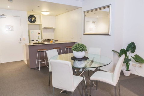 Story Bridge/River Views,  Pool, Gym, Netflix, Carpark - Accommodation Fremantle 1