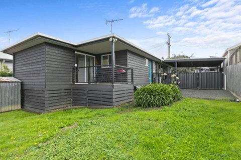 Strathmore Beach House 67 - Accommodation Fremantle 0