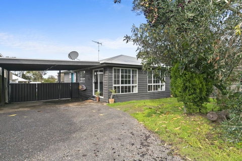 Strathmore Beach House 67 - Accommodation Fremantle 1