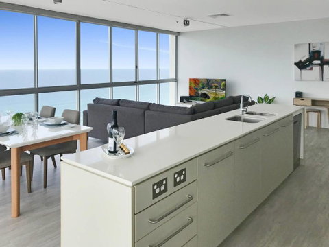 Stunning Views, Air On Broadbeach!Wine, Wifi, Parking - Accommodation Fremantle 0