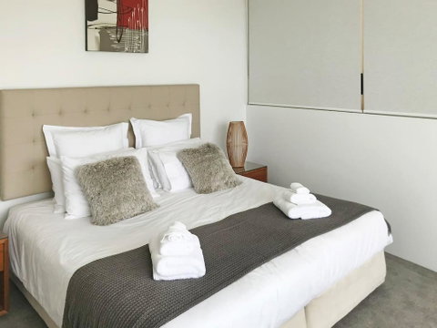 Stunning Views, Air On Broadbeach!Wine, Wifi, Parking - Accommodation Fremantle 2