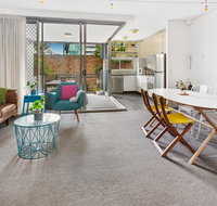 Stylish Valley Unit with Terrace Parking and Pool - Accommodation Fremantle