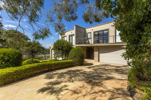 STYLISH, SUN-DRENCHED AND SOPHISTICATED - Accommodation Fremantle 0