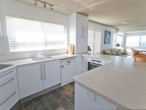 Suncrest 3 - Accommodation Fremantle 3