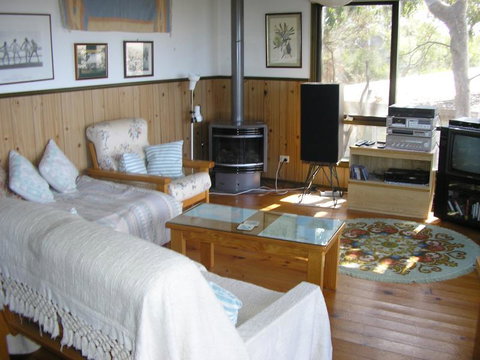 Sunningdale Beach House 16 - Accommodation Fremantle 3