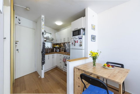 Sunlit Studio In The Trees, Walk To The Beach - Accommodation Fremantle 3
