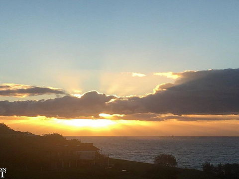 Sunrise Over Easts 1 - Pets Stay Free, Views - Accommodation Fremantle 1