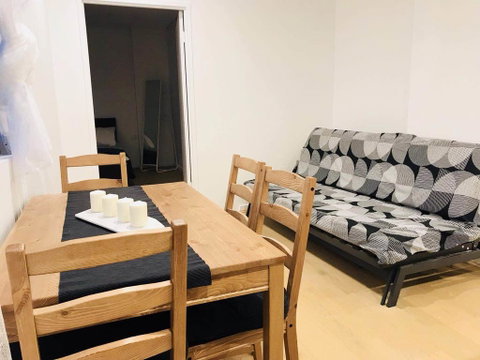 Sunset View 2 Bedroom Apt Next To Station - Accommodation Fremantle 1