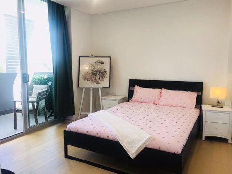Sunset View 2 Bedroom Apt Next To Station - Accommodation Fremantle 0