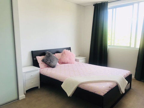 Sunset View 2 Bedroom Apt Next To Station - Accommodation Fremantle 2