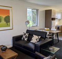 Superb 2 BR Apartment Minutes to CBD- Cen8 - Accommodation Fremantle