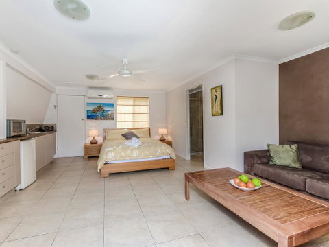Surf Club House, Pet Friendly, Sunshine Coast, Holiday House, Marcoola - Accommodation Fremantle 1