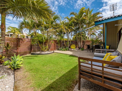 Surf Club House, Pet Friendly, Sunshine Coast, Holiday House, Marcoola - Accommodation Fremantle 3