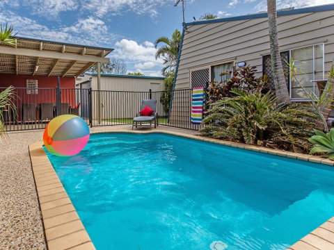 Surf Club House, Pet Friendly, Sunshine Coast, Holiday House, Marcoola - Accommodation Fremantle 0