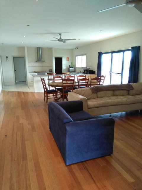 Symuya - Accommodation Fremantle 2