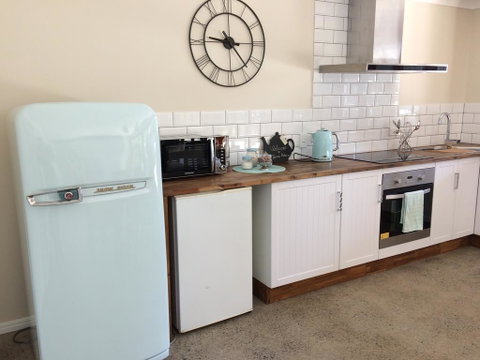 TAKURA HEIGHTS Modern Country Apartment With Pool Access - Accommodation Fremantle 3