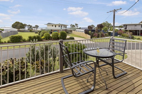 Tanjil - A Stroll From The Water In Paynesville - Accommodation Fremantle 1