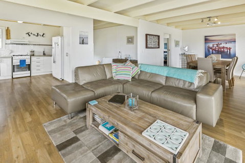 Tanjil - A Stroll From The Water In Paynesville - Accommodation Fremantle 3