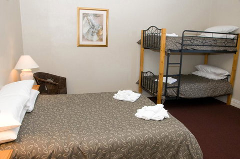 The Alpine Hotel - Accommodation Fremantle 2