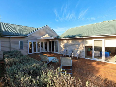 The Beach House - Quintessential Holiday House With Open Fireplace! - Accommodation Fremantle 2