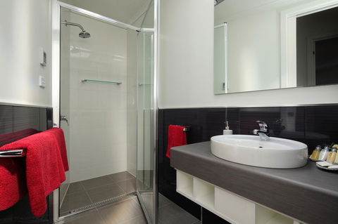Penguin Waterfront Escape - Accommodation Fremantle 7